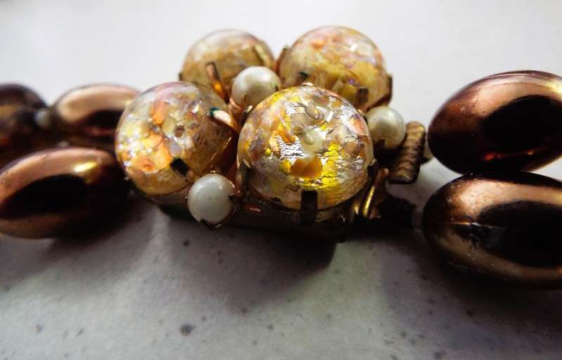 VINTAGE 1950s AURORA BOREALIS GLASS BEAD NECKLACE