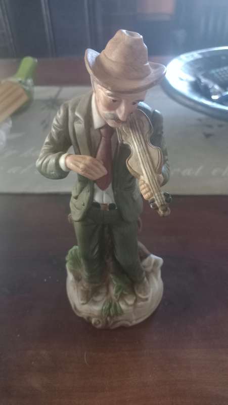 Ardco Man Fiddle Figure  Statue
