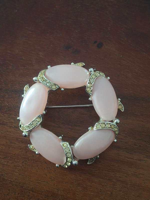 Vintage  kramer brooch