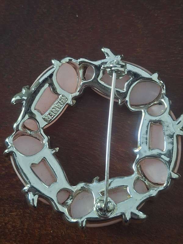 Vintage  kramer brooch