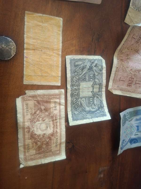 Vintage bank notes x 11 piece