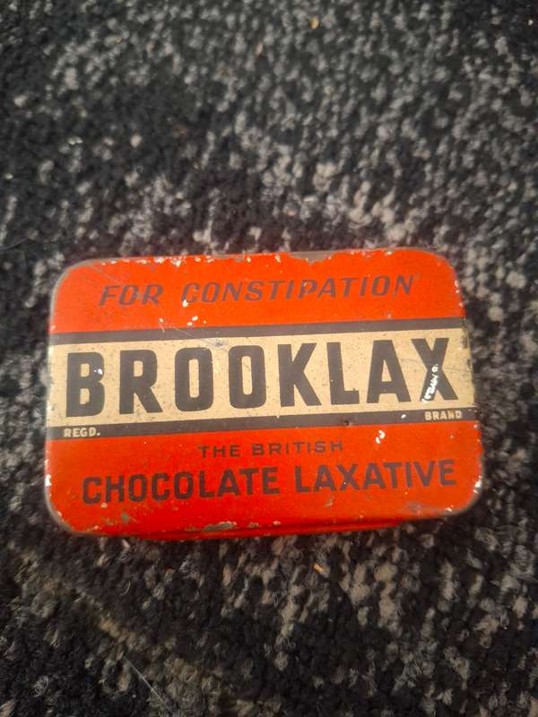 Brooklax vintage tin