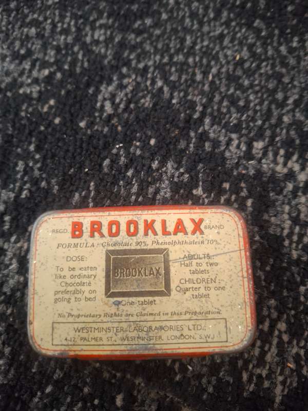 Brooklax vintage tin