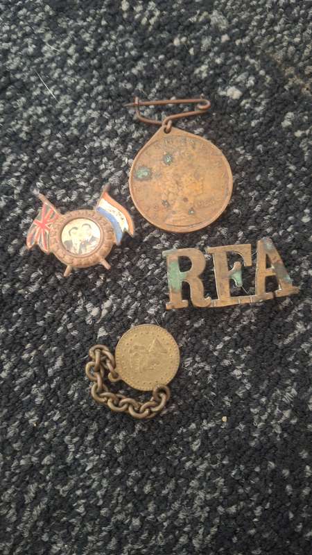 Vintage odd lot pins and badges