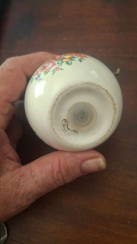Vintage sented porcelain ball