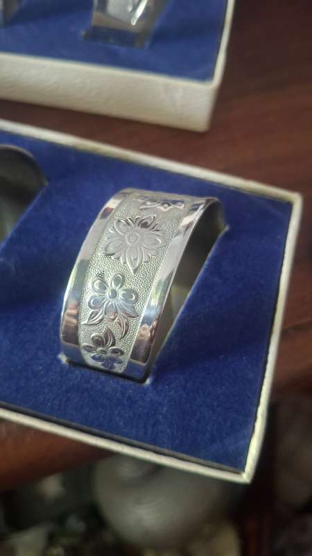 Vintage serviette rings x 8