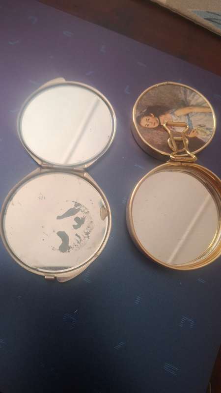 Vintage mirror compacts
