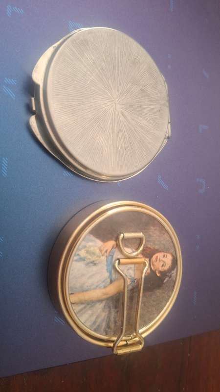 Vintage mirror compacts