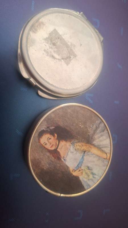 Vintage mirror compacts