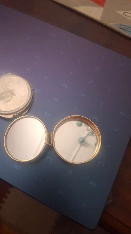 Vintage mirror compacts