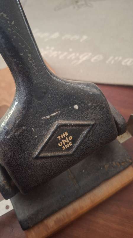 The uno Snr hole punch vintage