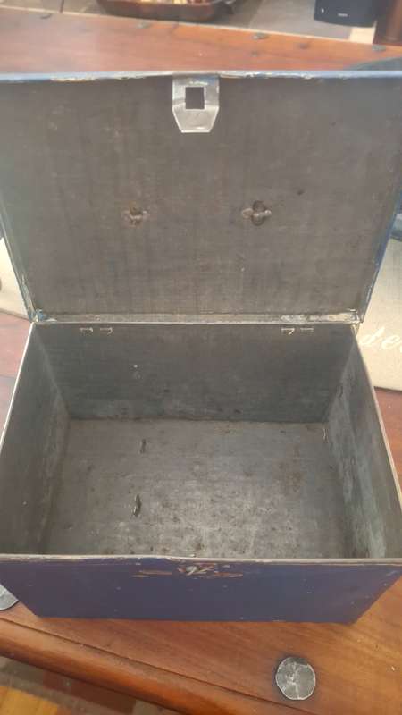 Vintage tin