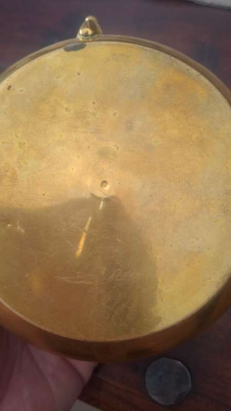 Brass kettle with 4 cups