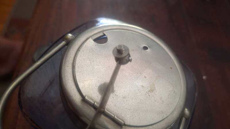 Sugar bowl with flip top