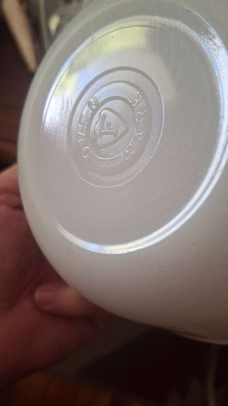 Milk glass bowl small