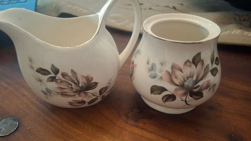 Midwinter milk cup and sugar set