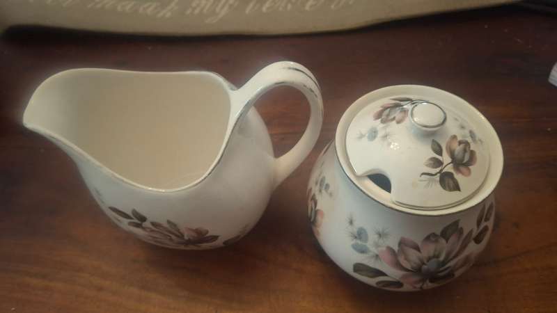 Midwinter milk cup and sugar set