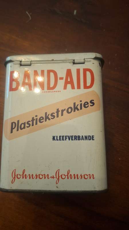 Band aid strips vintage tin