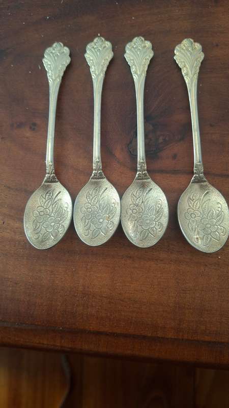 Vintage spoons x4