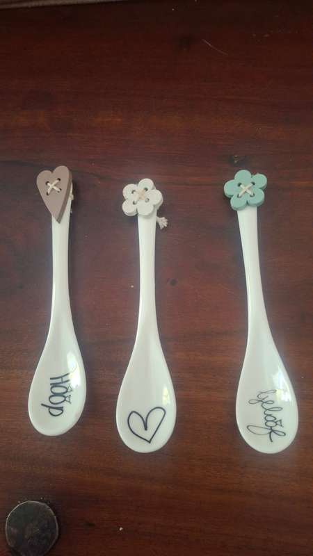 Porcelain spoons