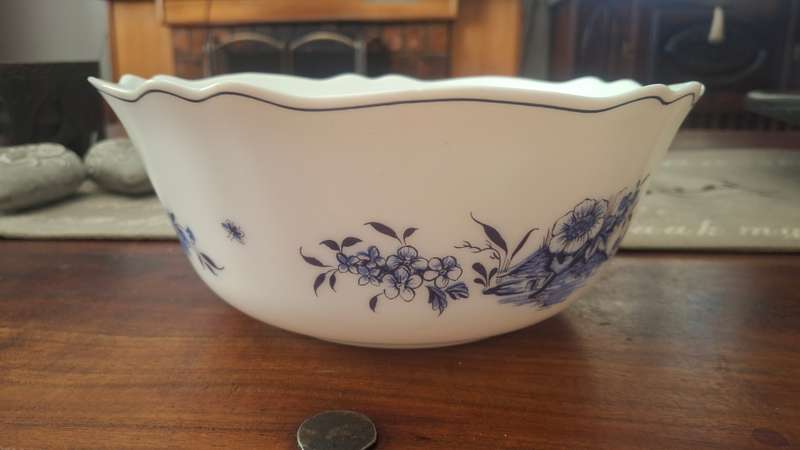 Vintage arcopal bowl large milk glass