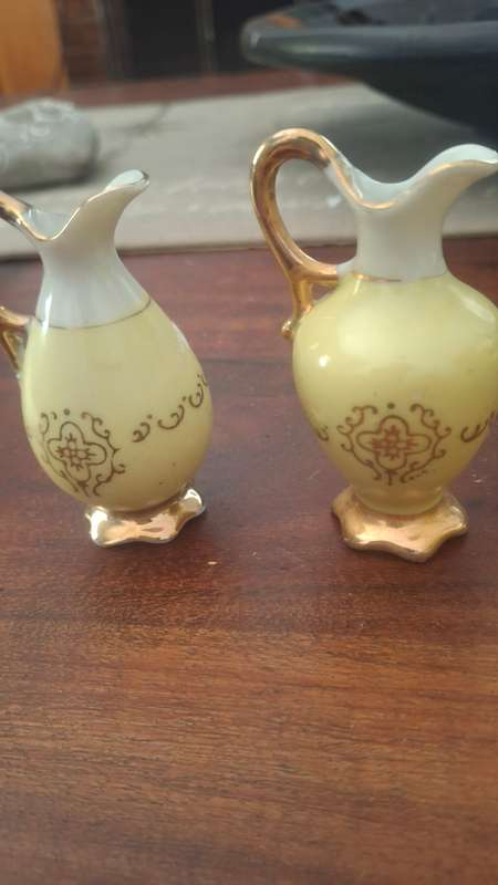 Vintage small vases x 2