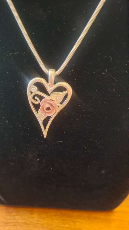 Sylvsmidja silver pendant with chain