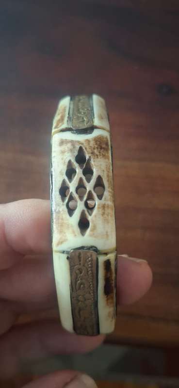 Bangle with bone insert