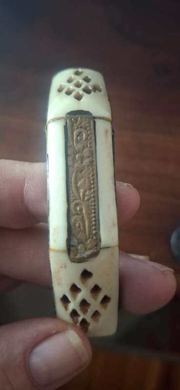 Bangle with bone insert