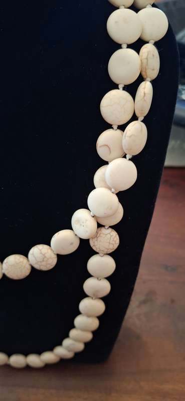Necklace cream vintage gemstone