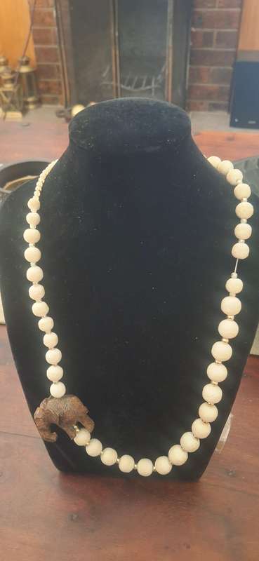 Coral and wood necklace vintage