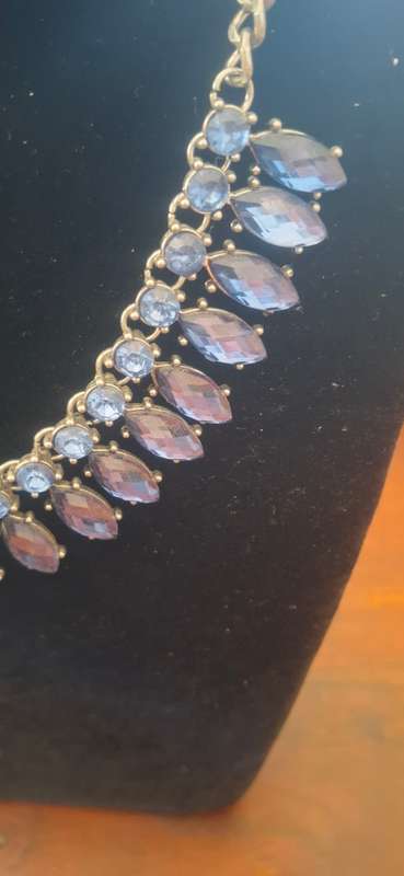 Necklace with earrings blue