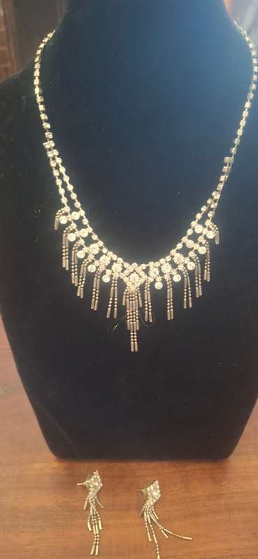 Necklace with earrings set vintage