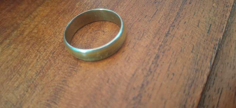 Vintage ring with stone inlay