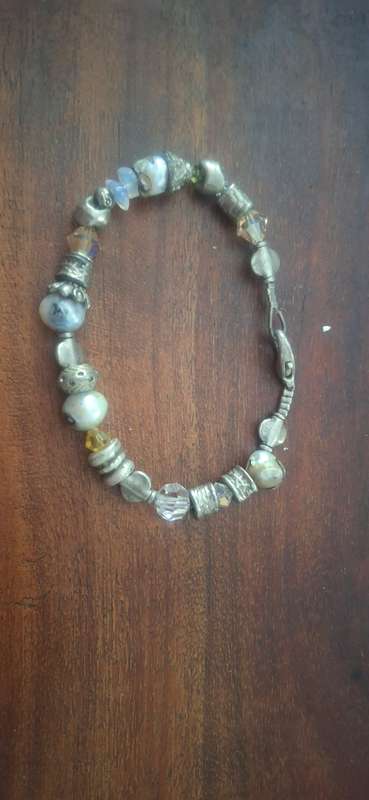 Vintage bracelet with real pearls