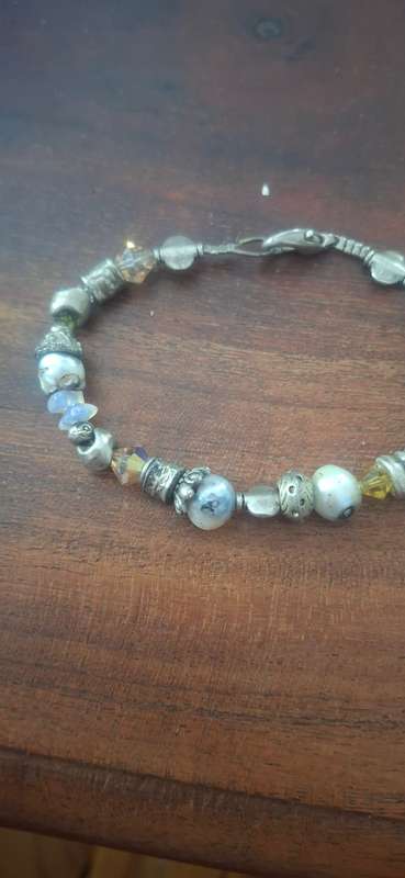 Vintage bracelet with real pearls