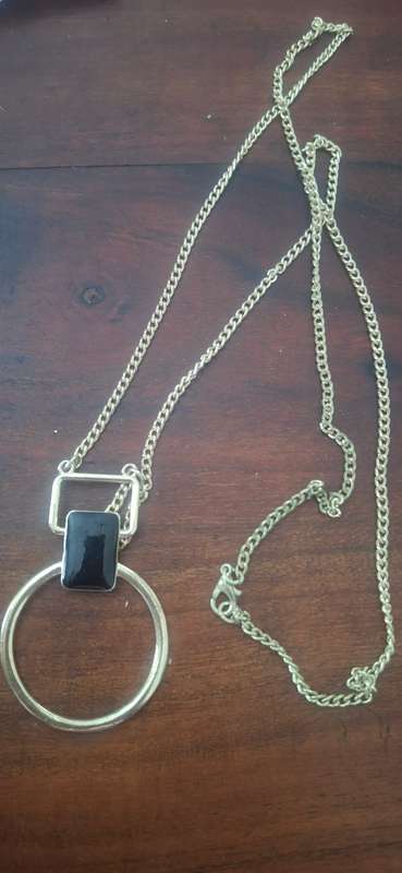 Chain with pendant