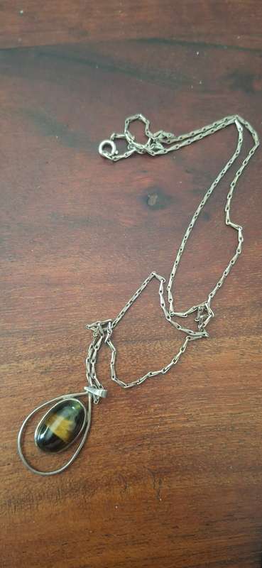 Vintage necklace tiger eye