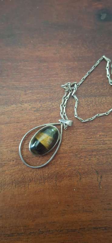 Vintage necklace tiger eye