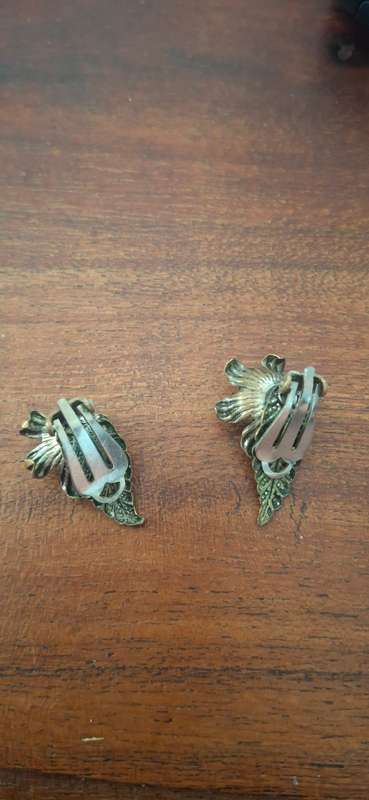 Vintage clipp on earrings