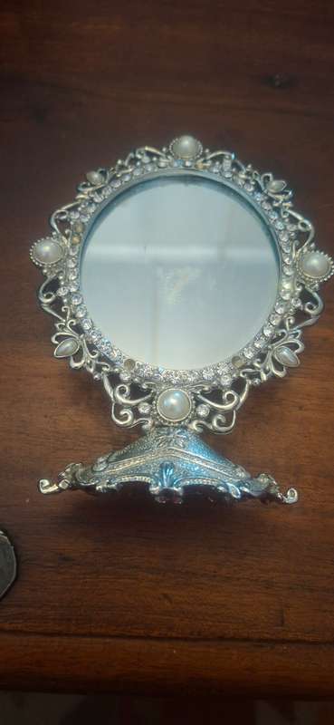 Small ornamental mirror