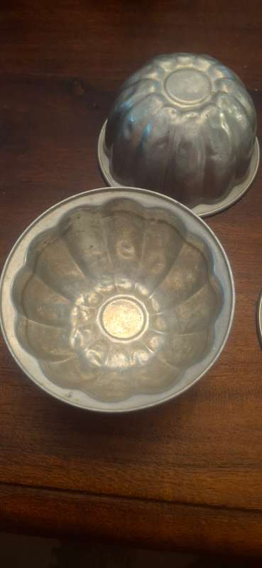 Vintage tin jelly moulds x 4