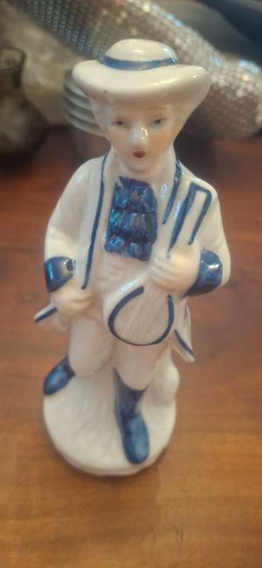 Vintage delft blue figurine