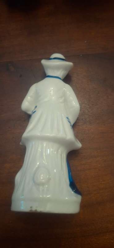 Vintage delft blue figurine