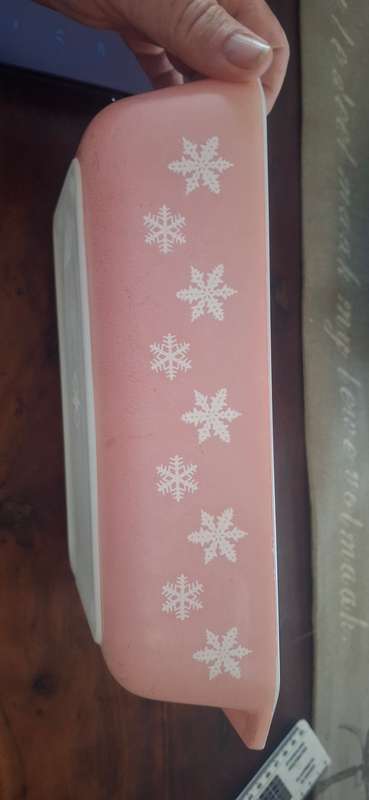 Vintage pink pyrex bowl