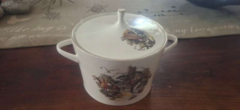 Vintage Liverpool Rd Pottery Ltd Stoke On Trent England bowl with lid with Gold Trim
