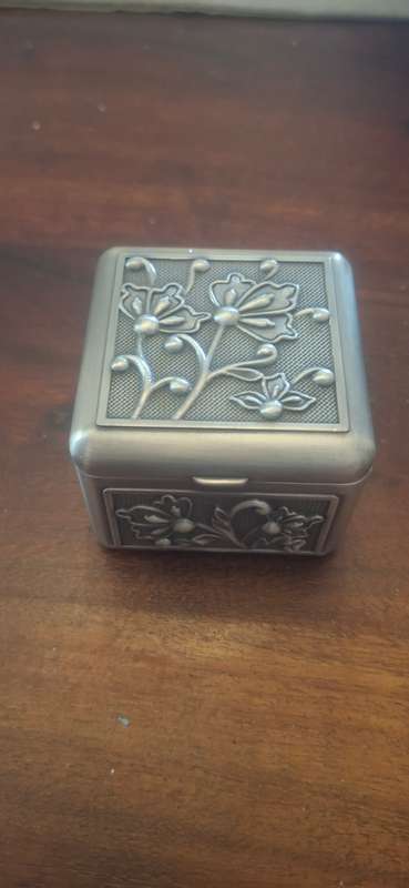 Metal trinket box vintage