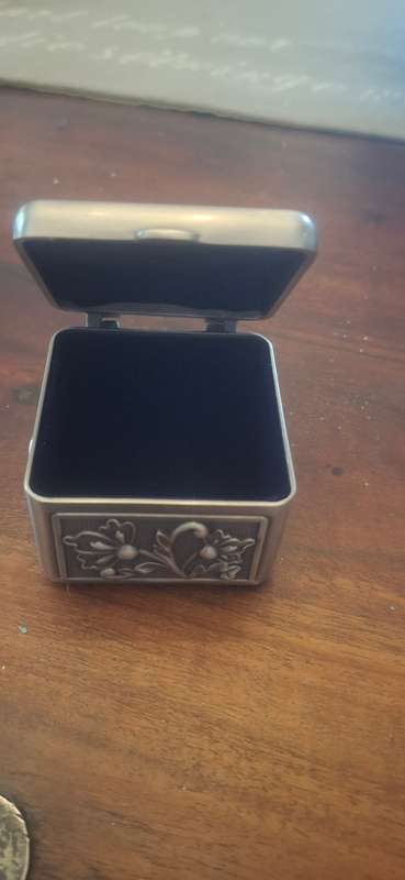 Metal trinket box vintage