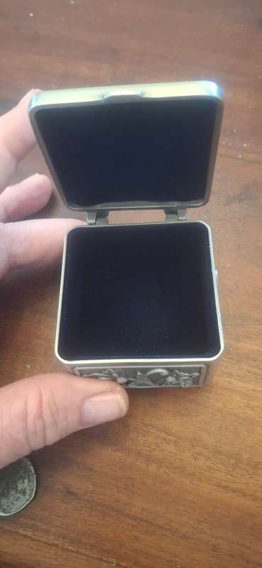 Metal trinket box vintage