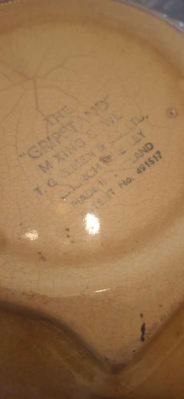 Gripstand vintage bowl cracked